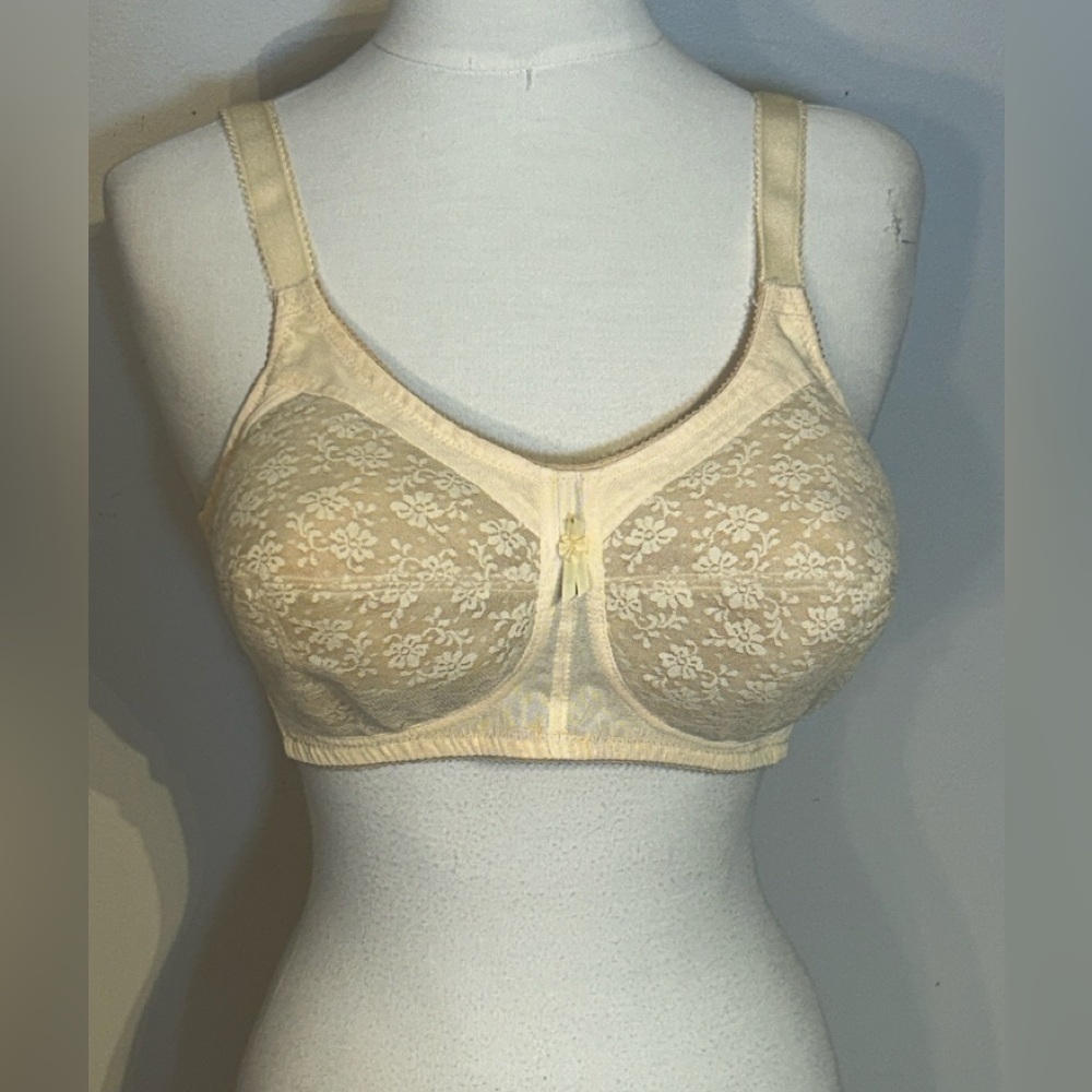 47. New in Box Vintage Bullet Bra size 38C